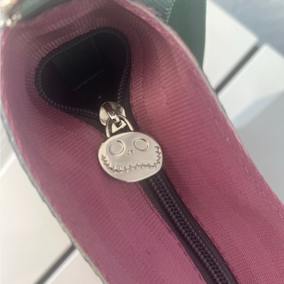 Harveys Seatbelt Disney Nightmare Before Christmas Streamline Tote - Picture 4 of 8